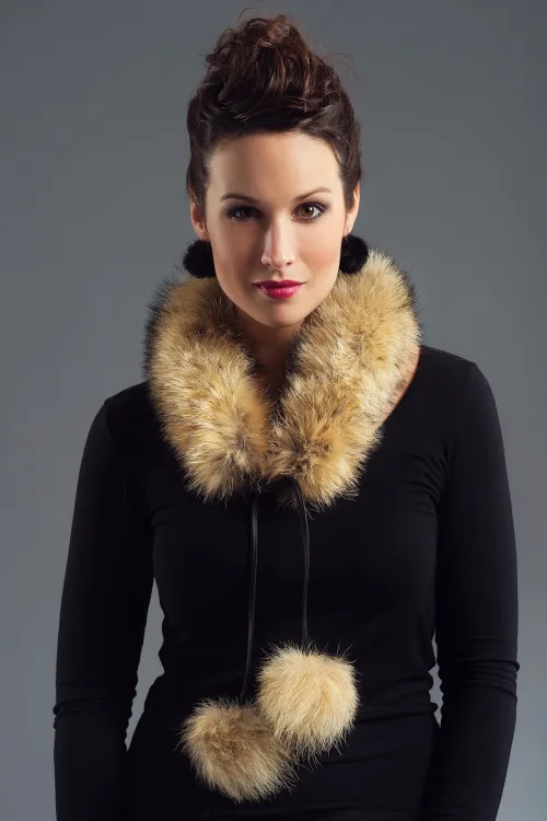Foulard pompons Coyote Naturel (26 PO) |  | BILODEAU Canada