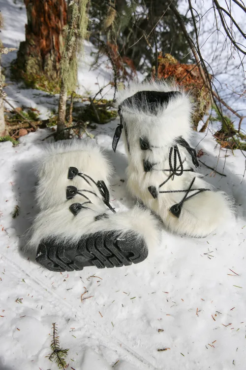 Nakiuk Ivory Cow fur boots - Children - Side zipper | Children | BILODEAU Canada